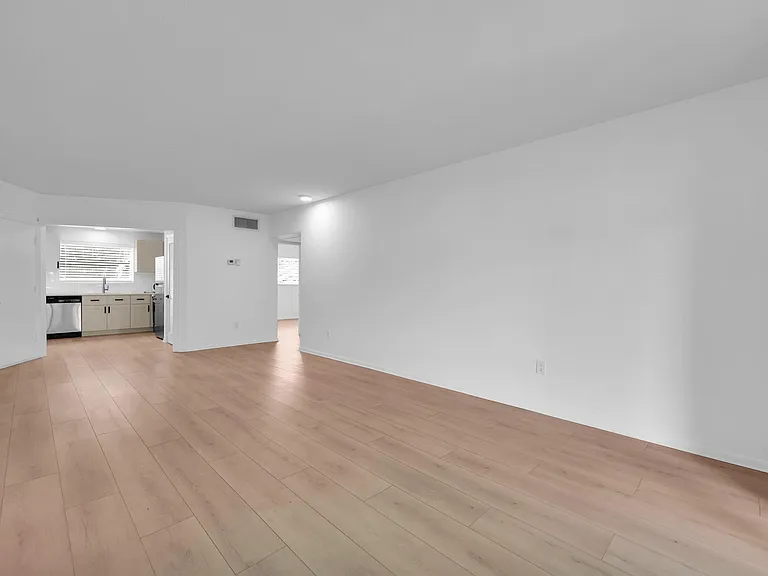 91 Willow Rd #104 — Photo 4