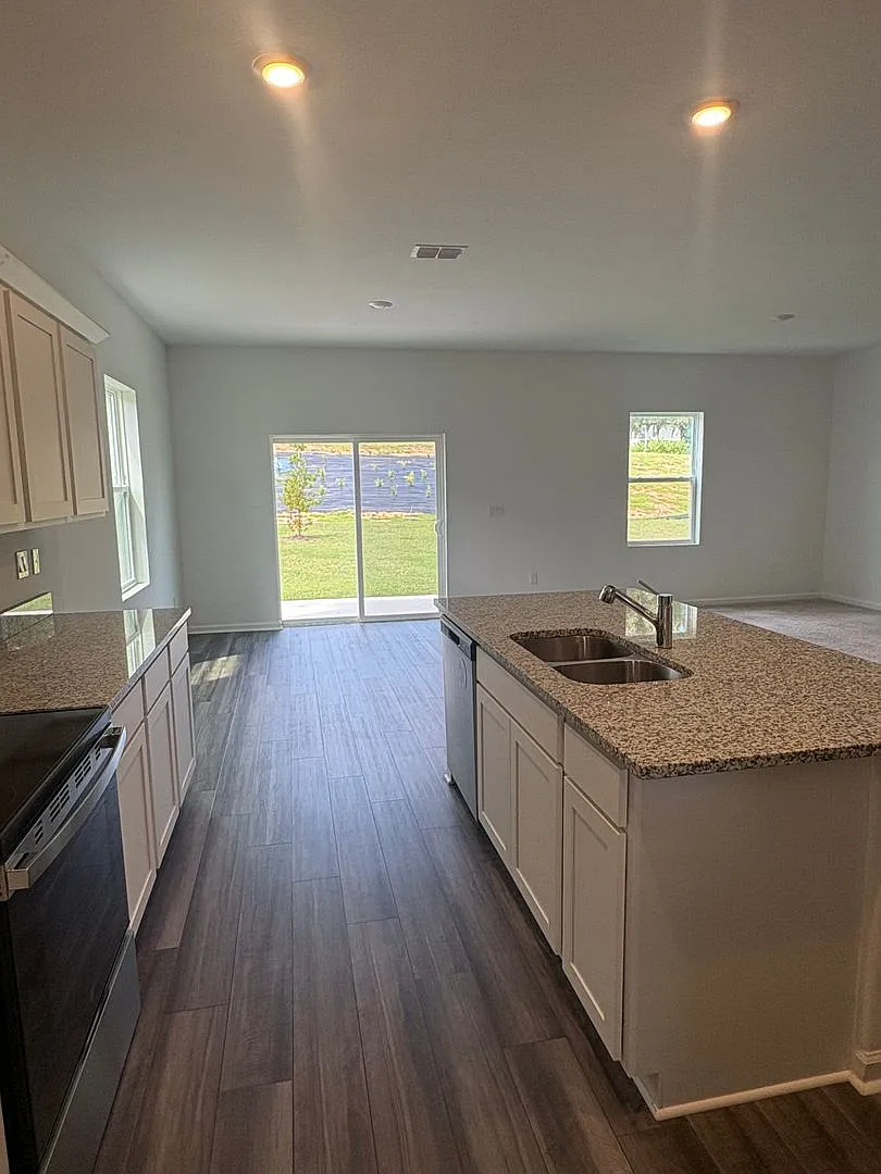 4/2.5 Home in Dade City — Photo 3