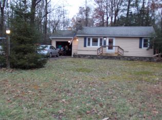 5407 Sengle Ln, Cresco, PA 18326