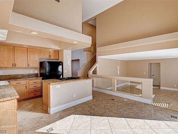 4th image of 8749 Autumn Wreath Ave