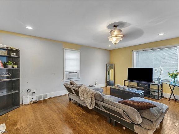 4th image of 425 McPherson St