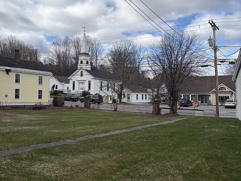 879-881 Main St — Photo 22