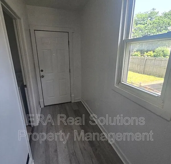 150 S Cypress Ave — Photo 15