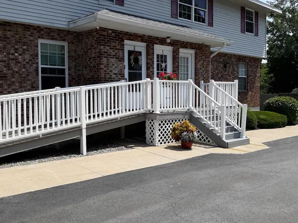 25 Pine Ln #25E-8, Albany, NY 12203