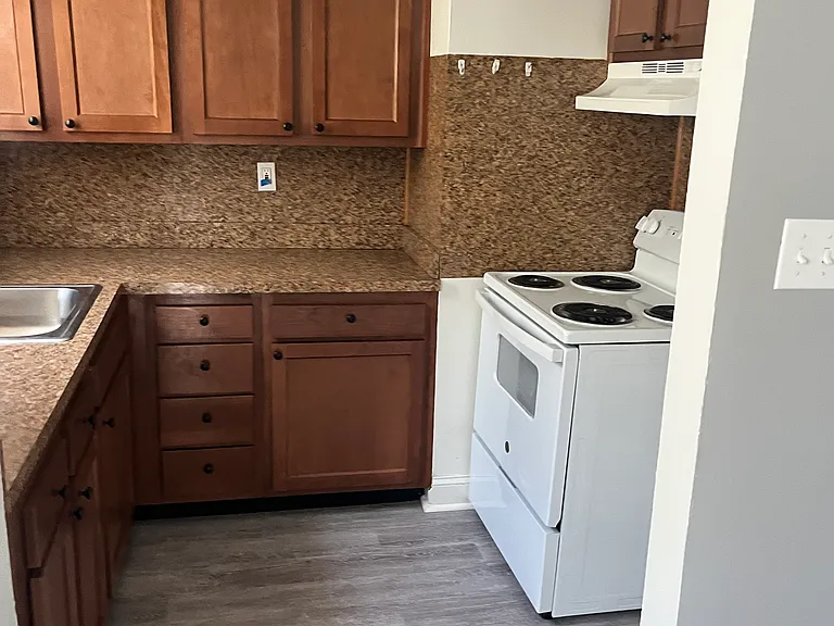 617 Willow Way #A — Photo 2