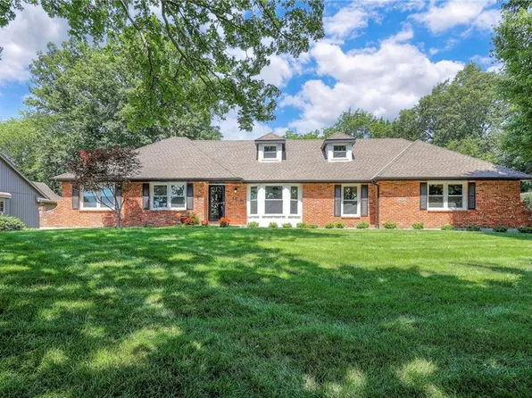 331 N Winnebago Dr, Lake Winnebago, MO 64034