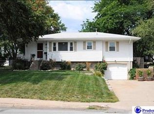 406 Hogan Dr, Papillion, NE 68046