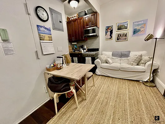 Rented by R New York | media 24