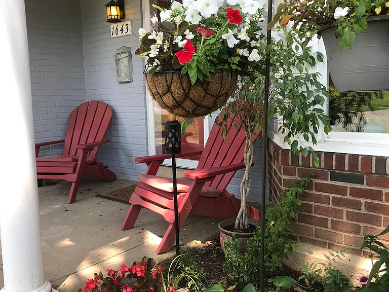 1643 Surrey Ln — Photo 8