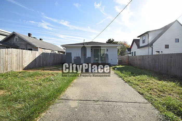 3 bed, 2.0 bath, 1104 sqft, $1,295 — Photo 3