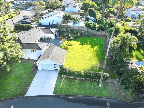 3855 Woodvale Dr, Carlsbad, CA 92008