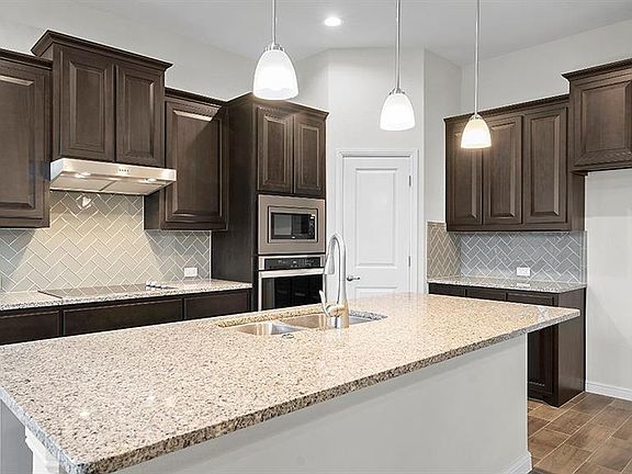 Photos shown here may not depict the specified home & features included are for illustration purposes only.