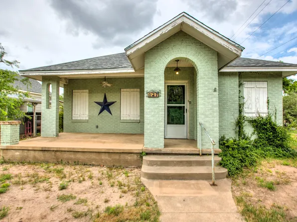 127 W Avenue B, San Angelo, TX 76903
