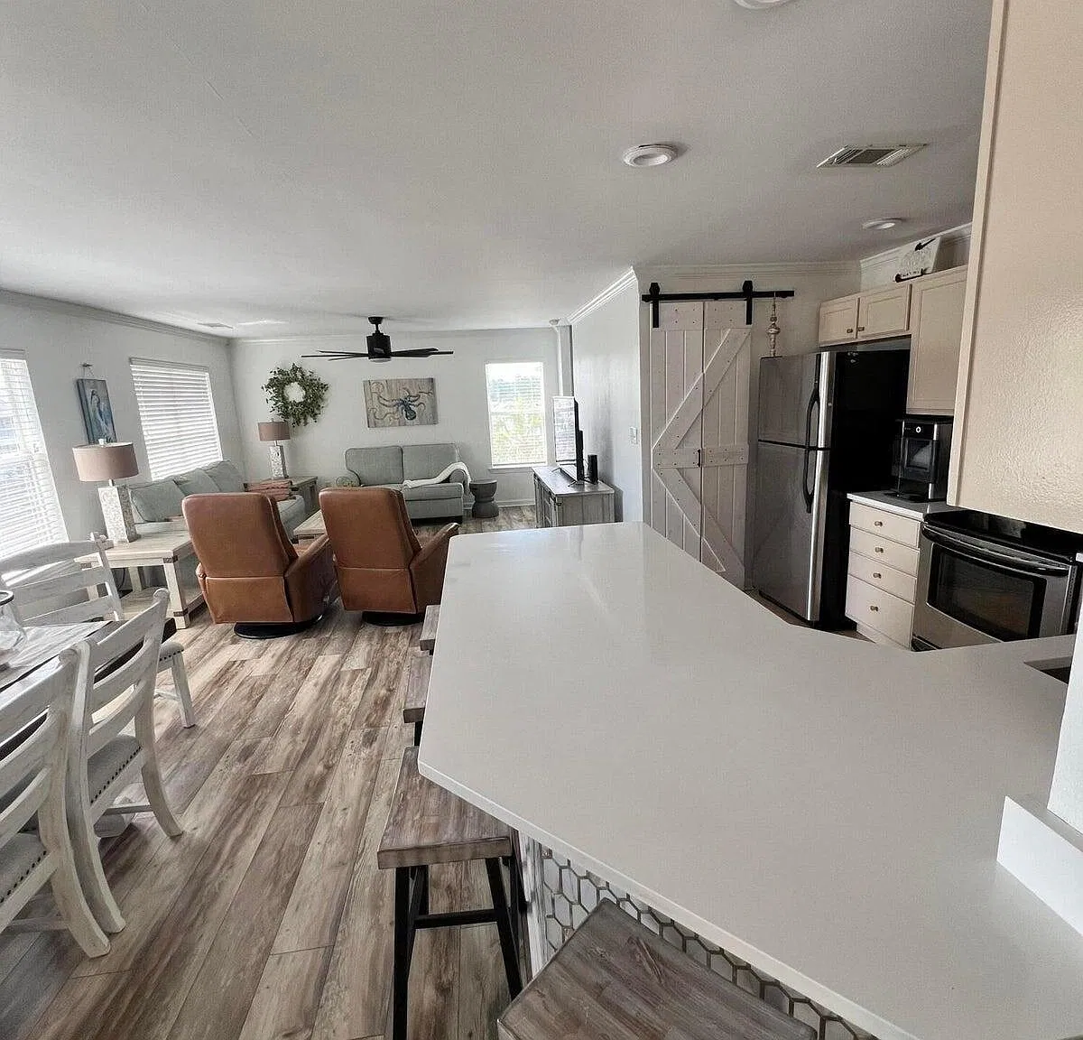 2 bed, 2.0 bath, 1200 sqft, $2,700 — Photo 3