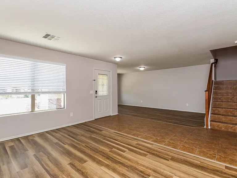 526 E Milada Dr — Photo 7