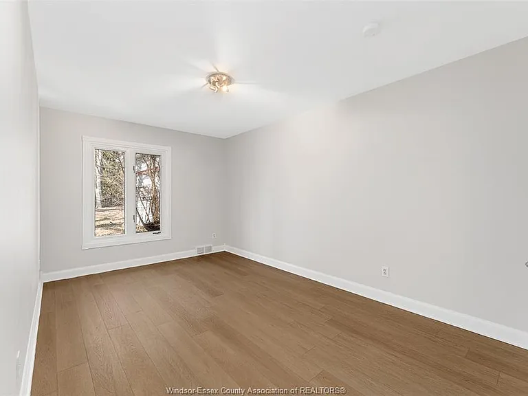 132 Division St N — Photo 15