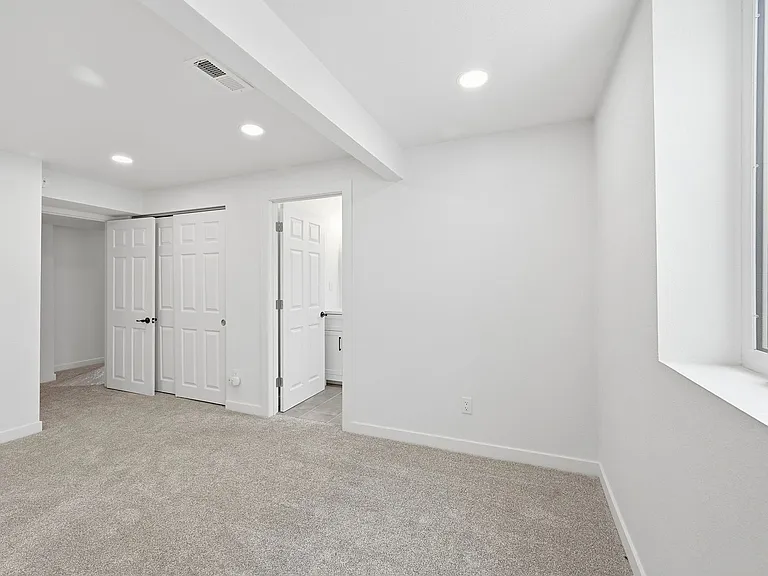 23 University Dr — Photo 32