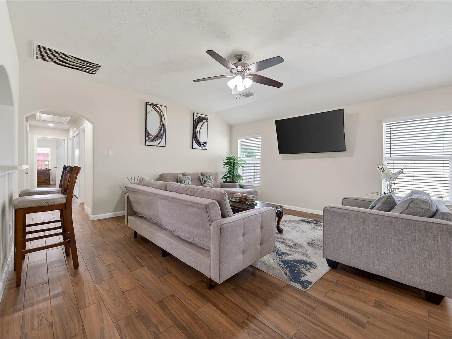 4 bed, 2.0 bath, 1457 sqft, $2,500 — Photo 3