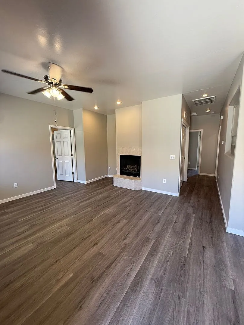 Building Photo - Yellow Meadow Ct 548