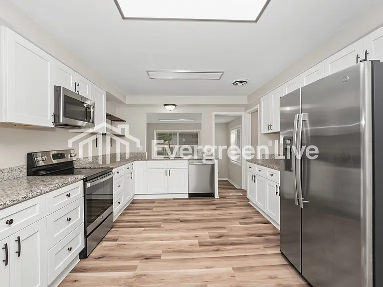 1796 Beaconwood Ave — Photo 5