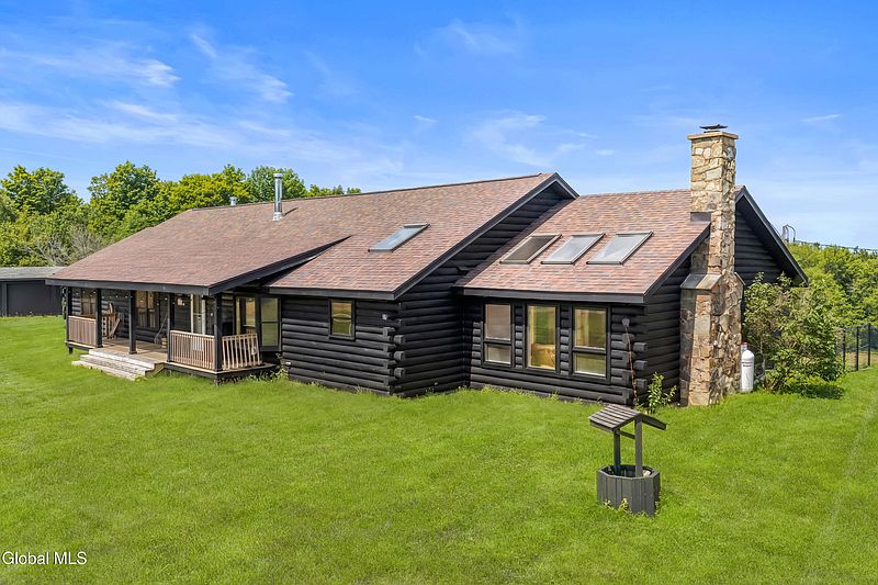 3rd image of 118 Stone Ridge Drive