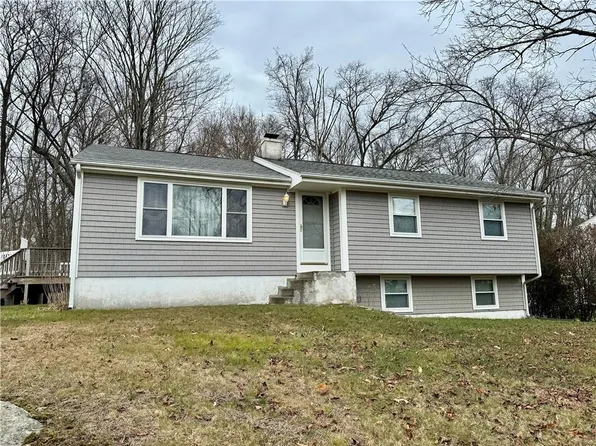 34 Meadowbrook Dr, Cumberland, RI 02864