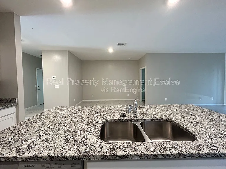6511 W Magdalena Ln — Photo 7