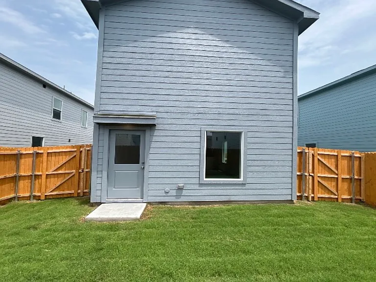6306 Pelican Ln — Photo 2