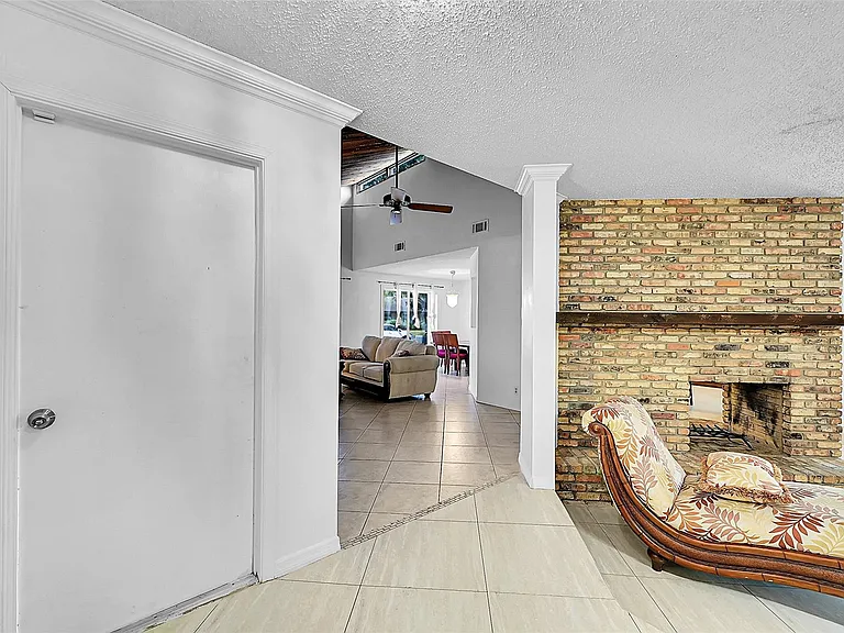 1361 SW 26th Ave — Photo 7