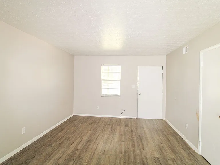 20609 Elkton Rd — Photo 4