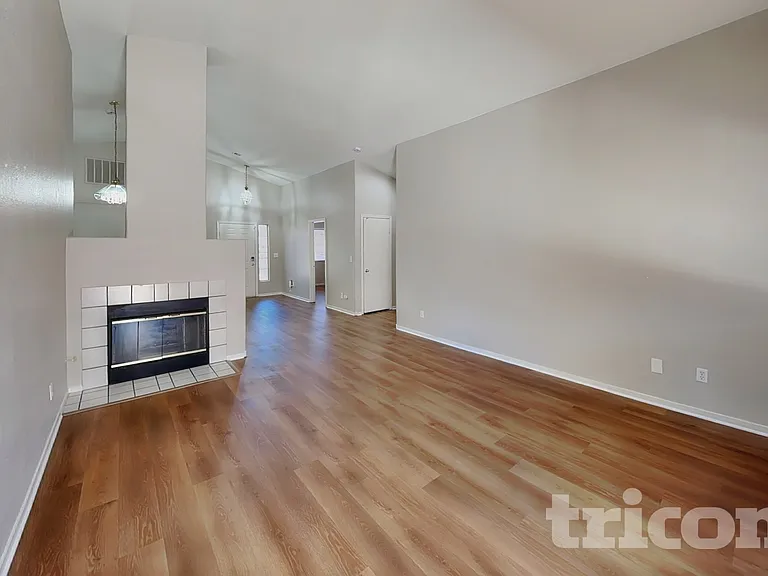 1121 Indian Hedge Dr — Photo 3