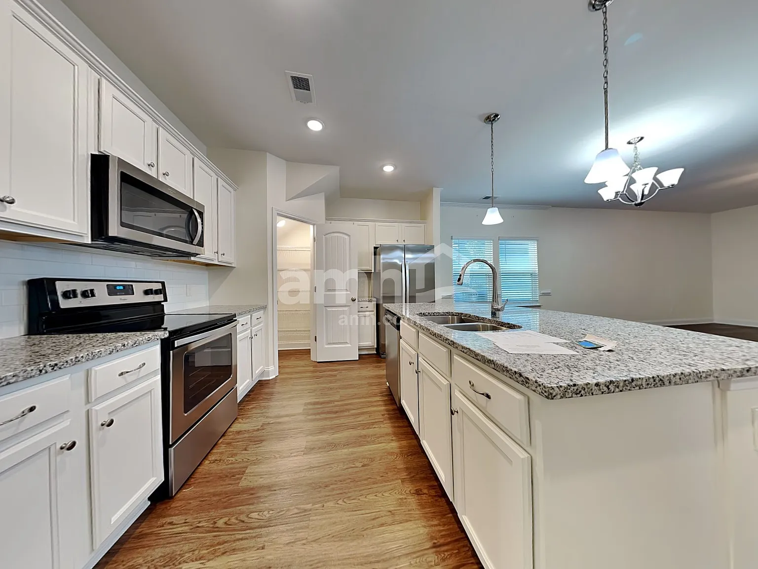 4 bed, 2.5 bath, 2138 sqft, $2,595 — Photo 4