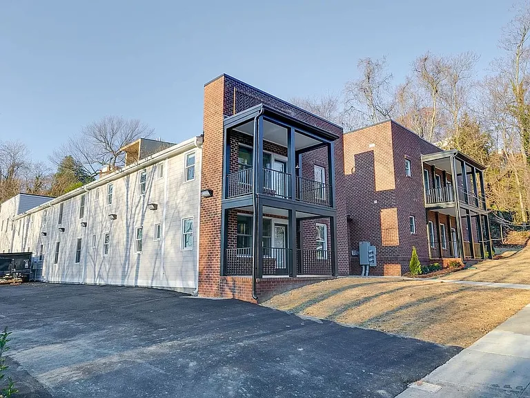 3005 E Franklin St #106 — Photo 38