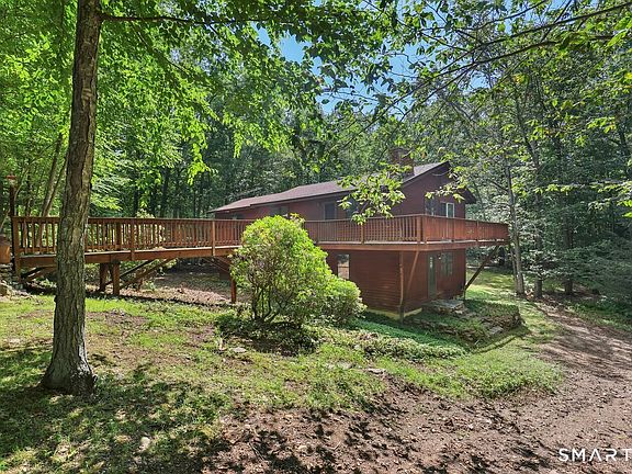 2nd image of 33 Quiet Woods Road