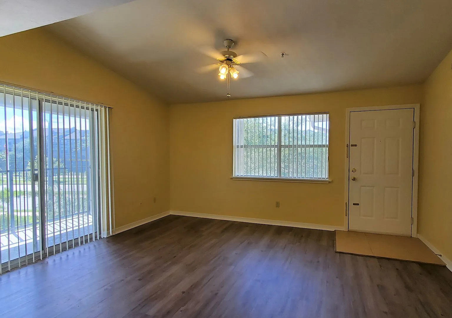 For Rent 1 Bed 1 Bath Upper Floor With Balcony — Photo 4