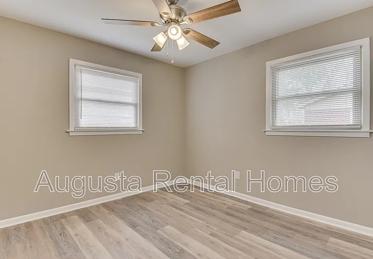 3330 Young Forest Dr — Photo 21