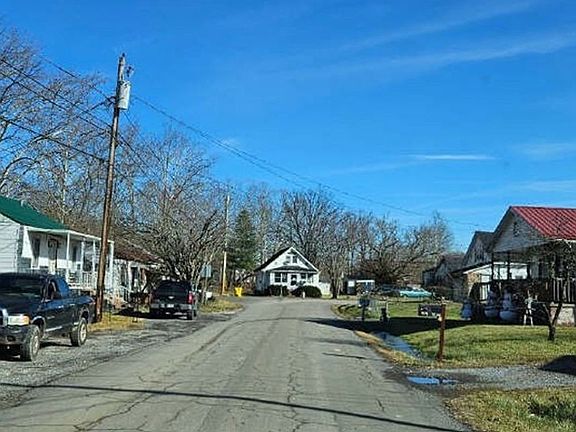 Exterior Neighborhood (street photo)