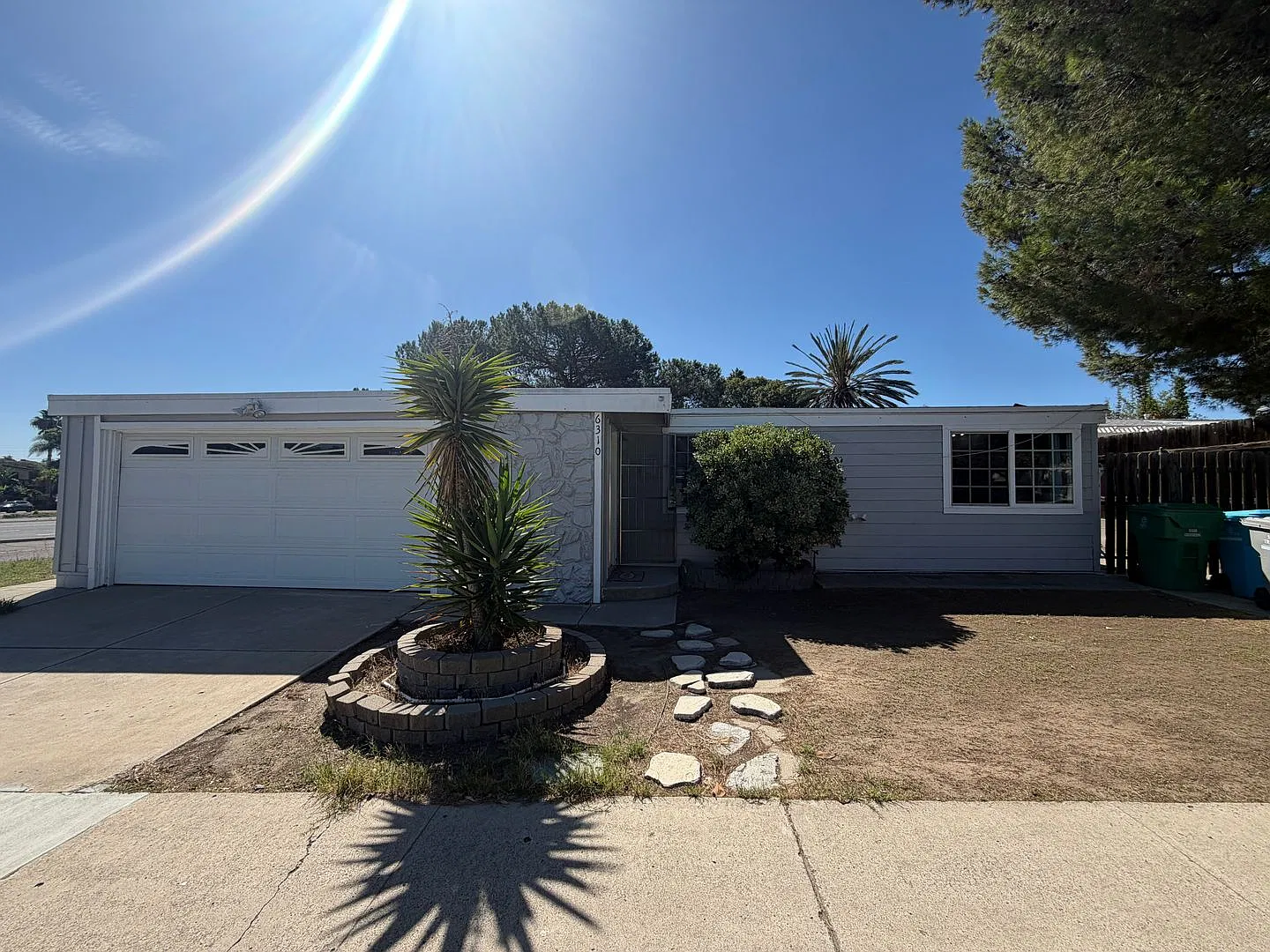Spacious San Carlos Home Near Mission Trails 3 Bed with 4th Bed Option! — Photo 1