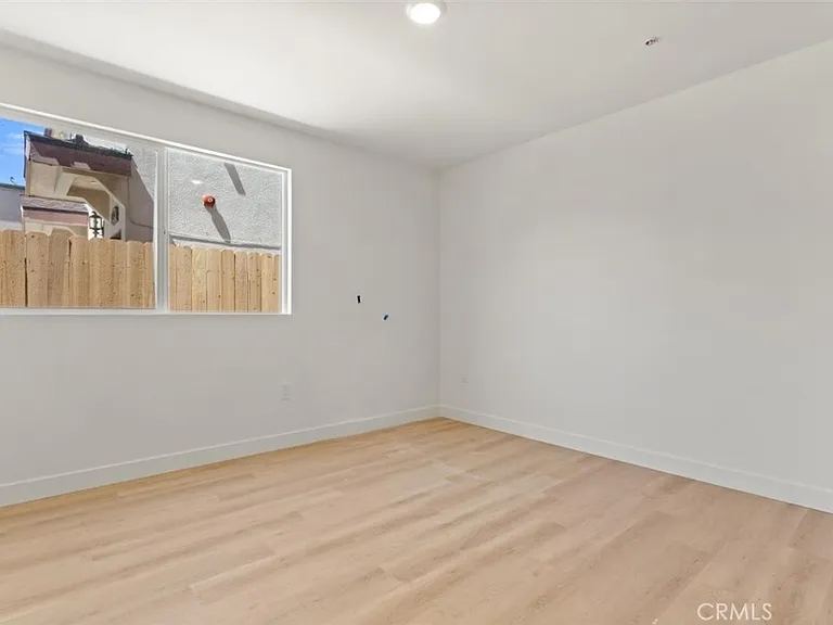 703 W 80th St — Photo 30