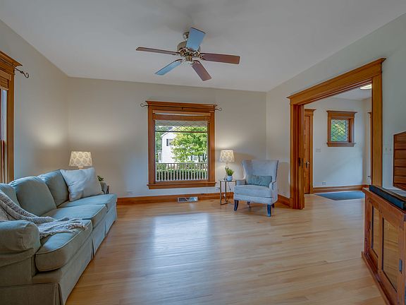5th image of 402 E Washington St