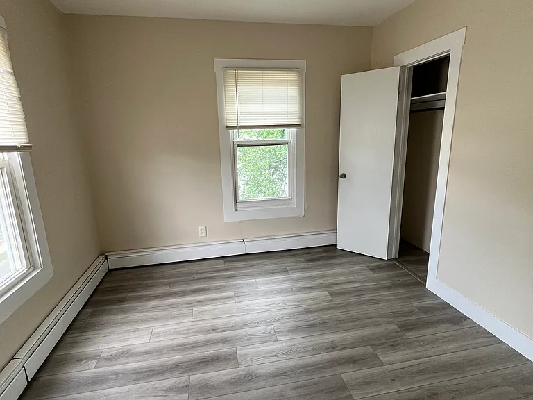33 Dewey St #3N — Photo 4
