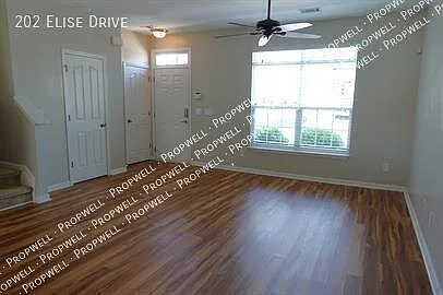 3 bed, 2.5 bath, 1574 sqft, $1,595 — Photo 3