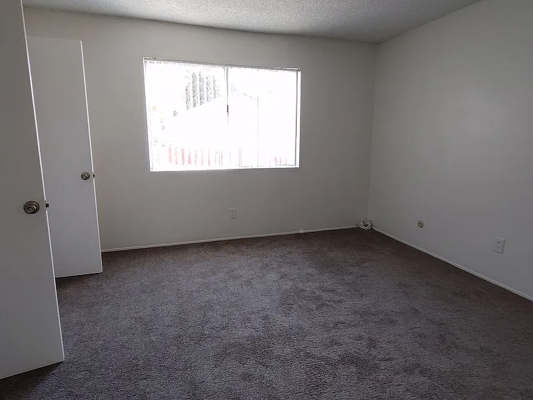 Hallmark Apartment — Photo 8