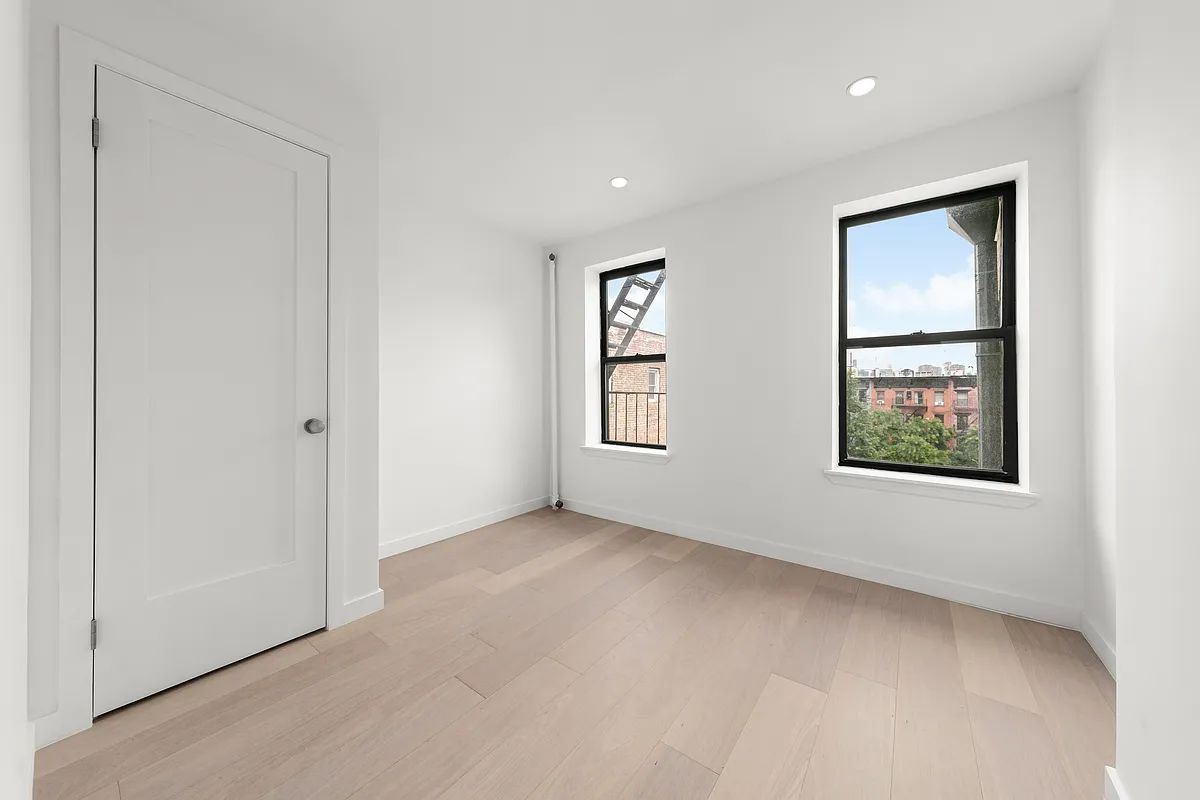 Building Photo - 175 E 3rd St #3B