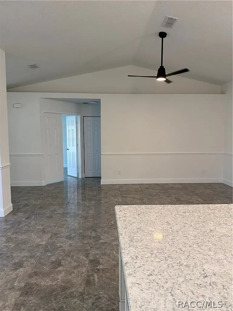 3 bed, 2.0 bath, 1664 sqft, $2,500 — Photo 4