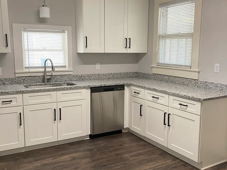 914 Bonham Ave — Photo 2