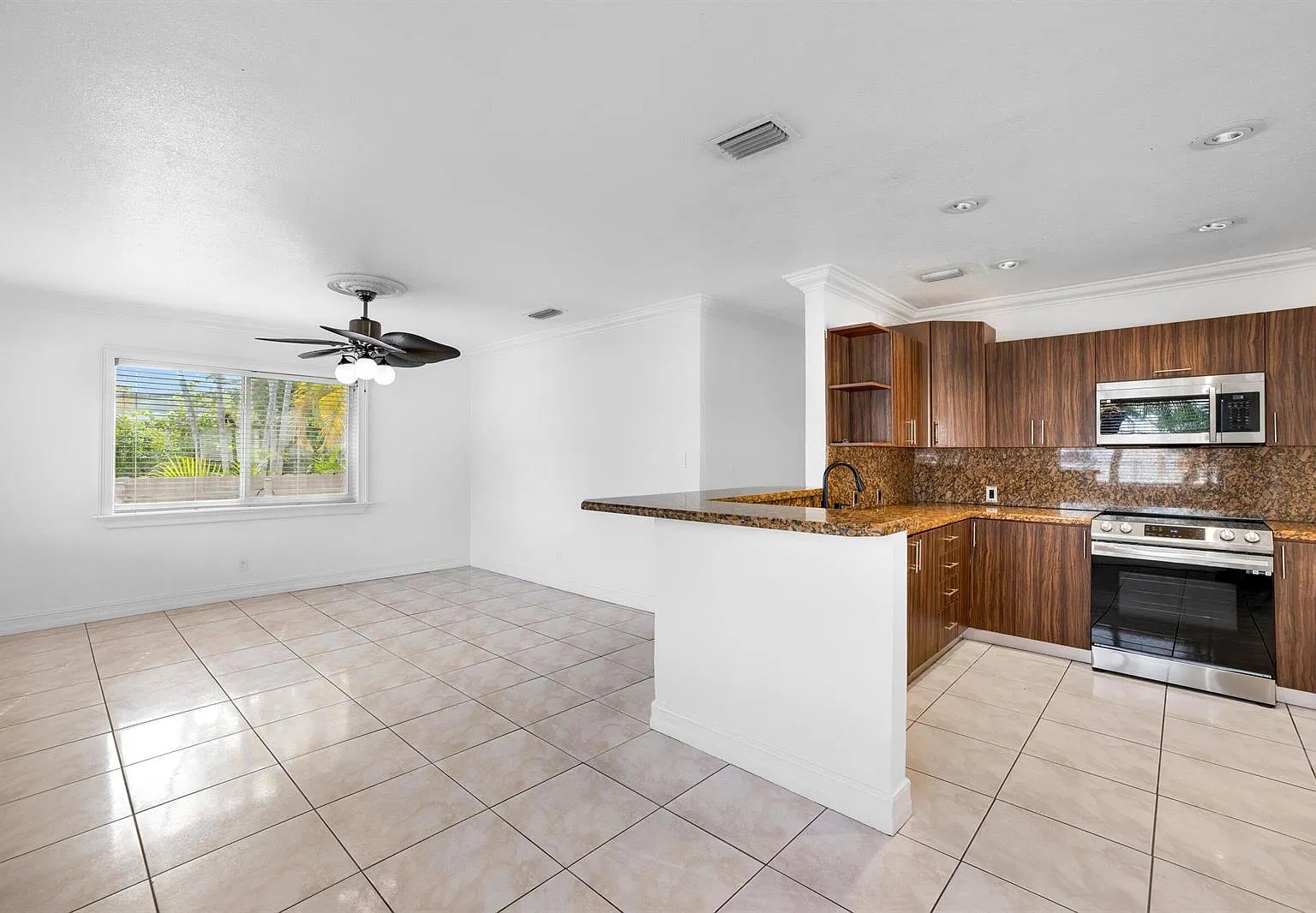 3 bed, 2.0 bath, $3,400 — Photo 3