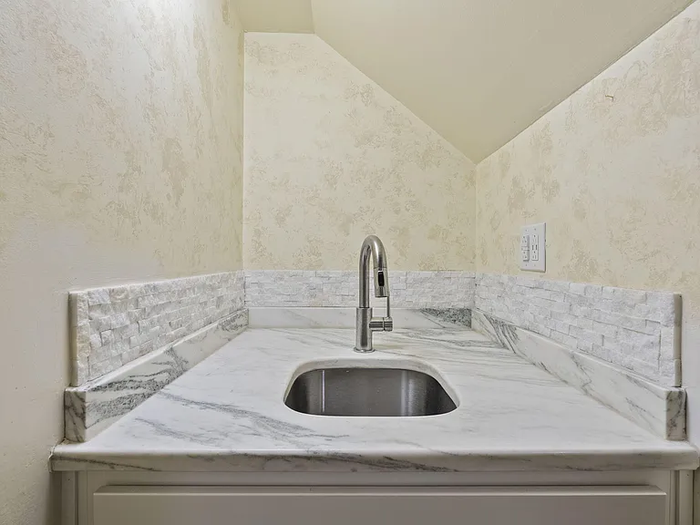 236 Chippendale Cir #236 — Photo 23