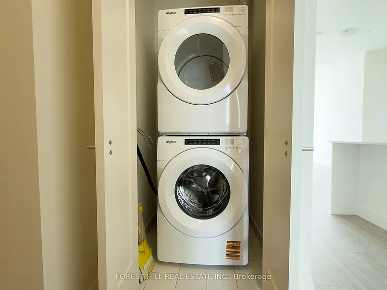 27 Korda Gate #Penthouse 108 — Photo 3