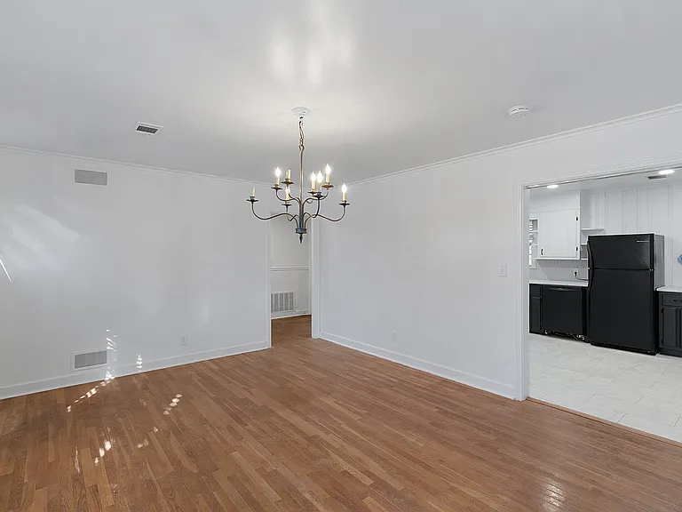 60 Russell Rd — Photo 5